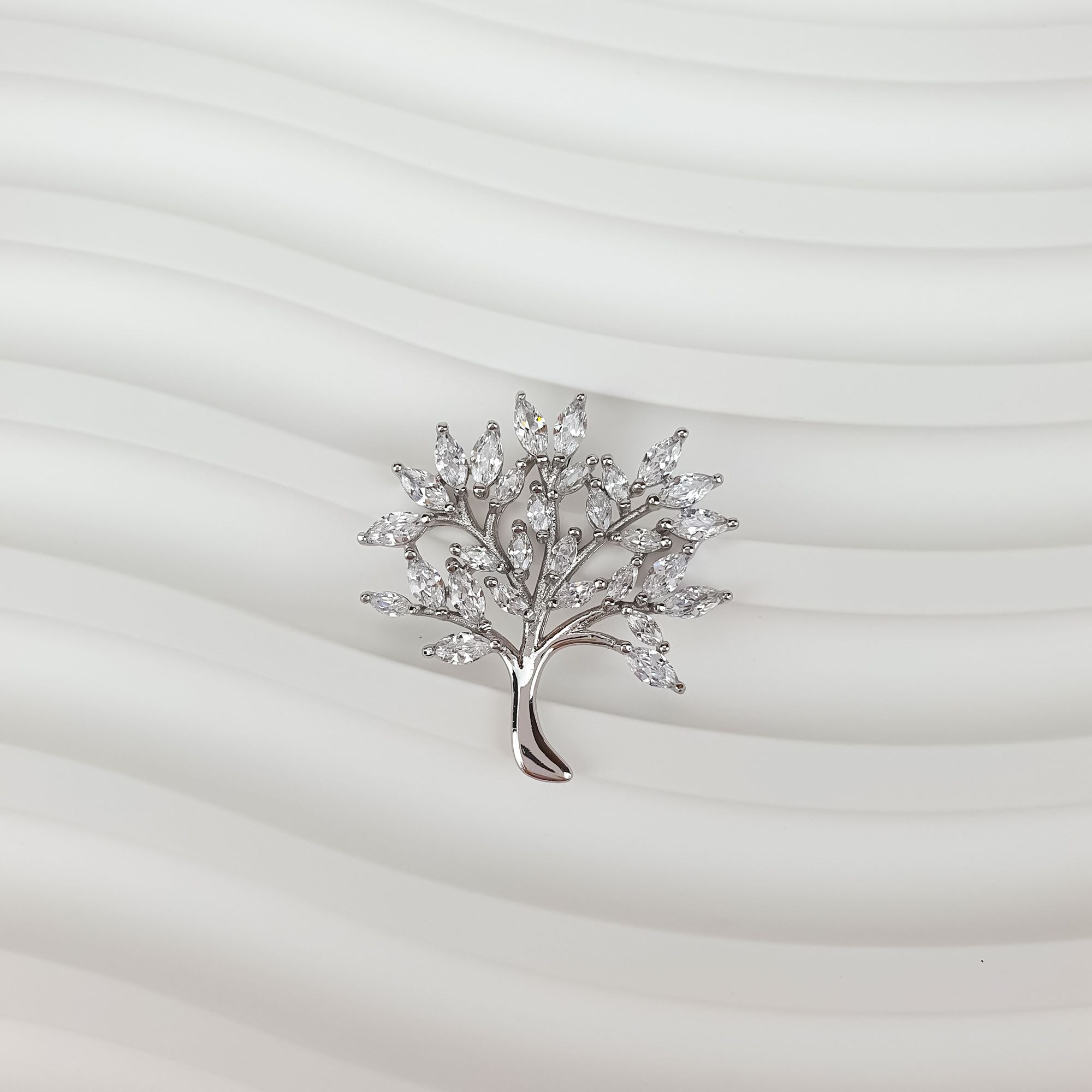 Simbolisks koka dizaina kulons