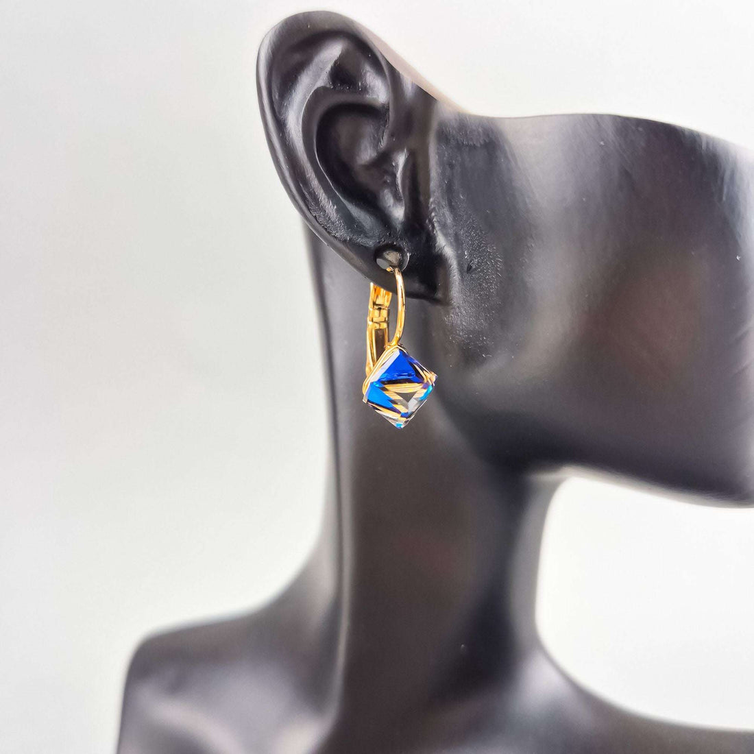 Eleganti auskari no medicīniskā zelta ar 18mm garumu