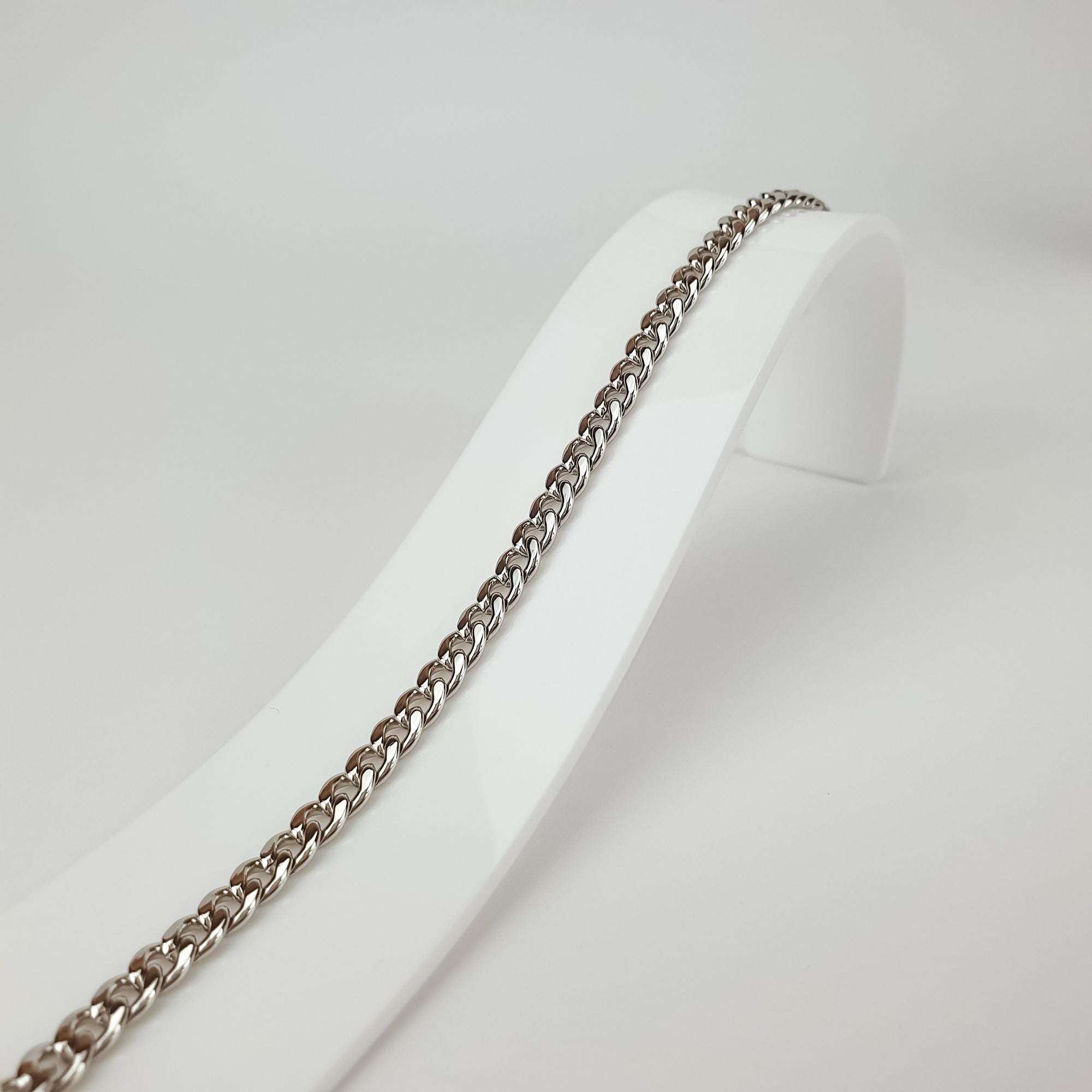 19 cm rokassprādze ar karabīnes aizdari gan vīriešiem, gan sievietēm