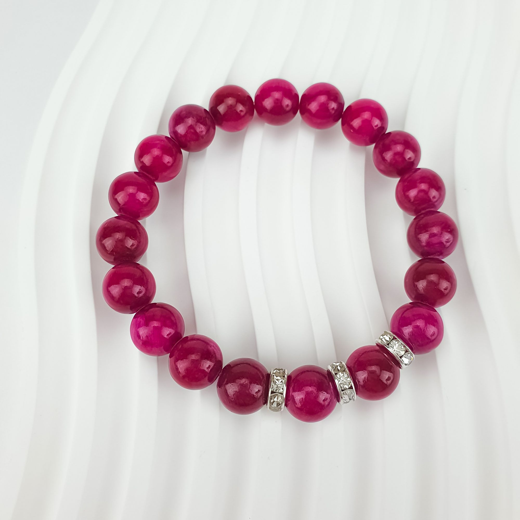 Izgatavota no dabīga kalnu nefrīta