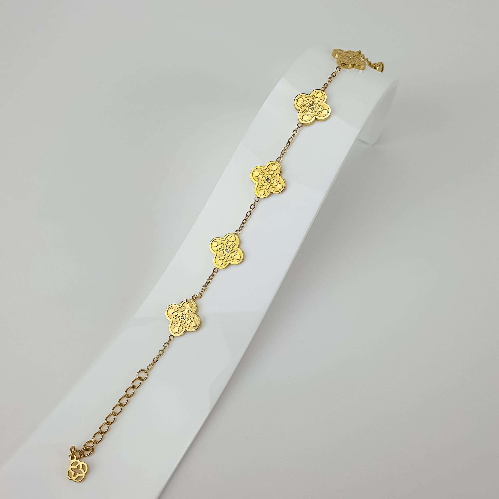 Eleganta sieviešu rokassprādze ar zelta pārklājumu