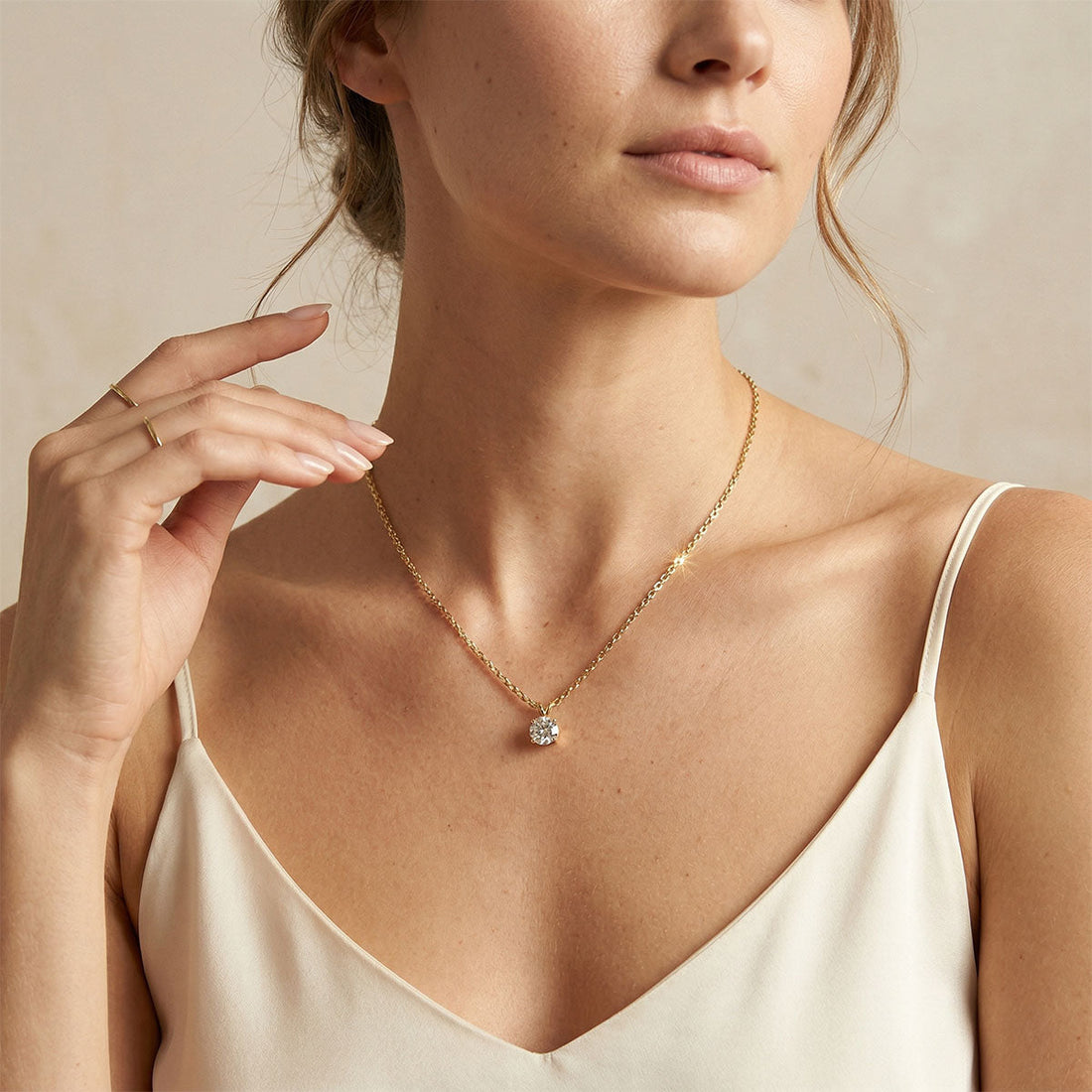 Kaklarotas: kā izvēlēties perfektu kaklarotu katram stilam