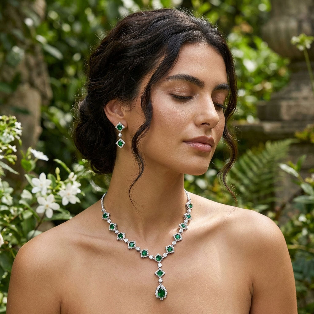 Kaelakee kõrvarõngastega 