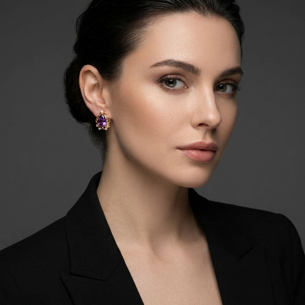 Auskari ar klipšu aizdari un ziedu ornamentu