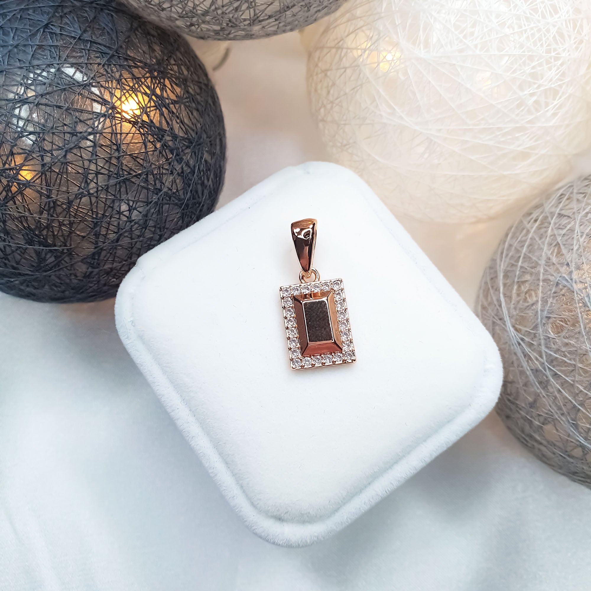 Taisnstūra formas kulons