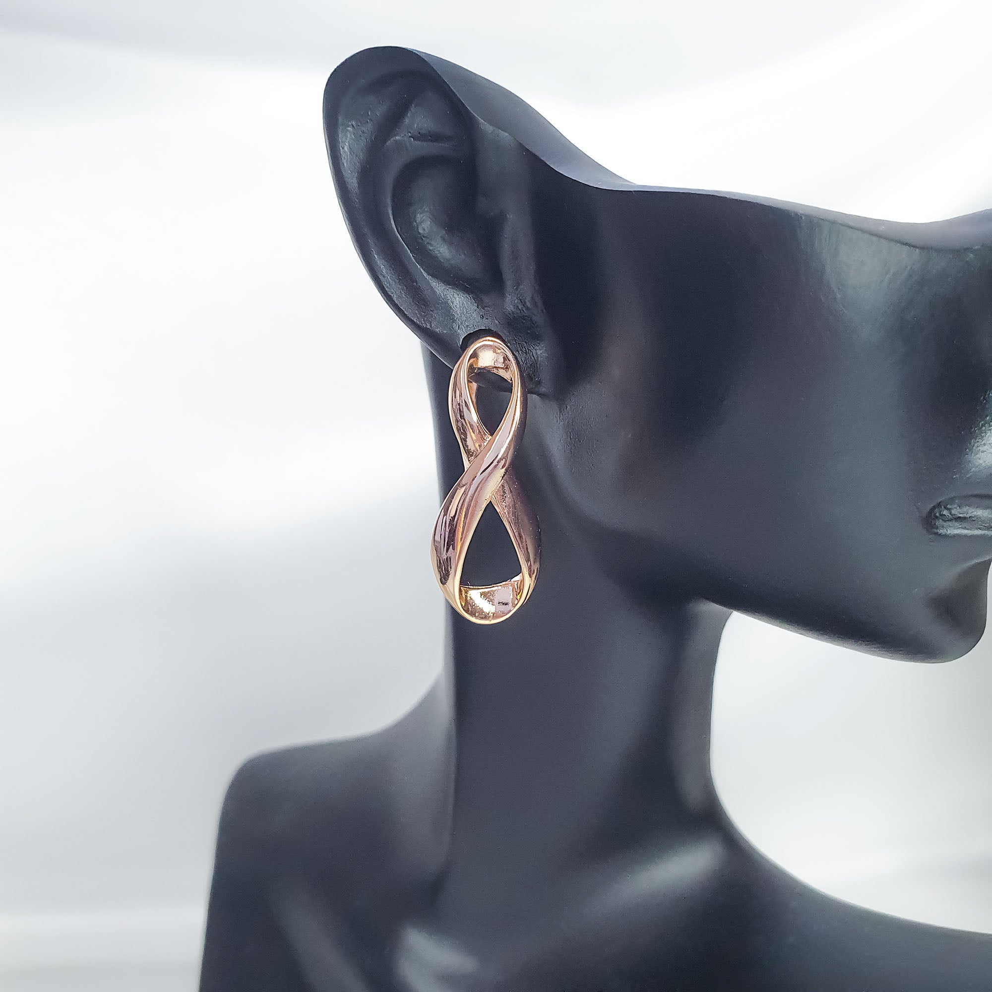 Telpiski bezgalības formas auskari ar 18K apzeltījumu