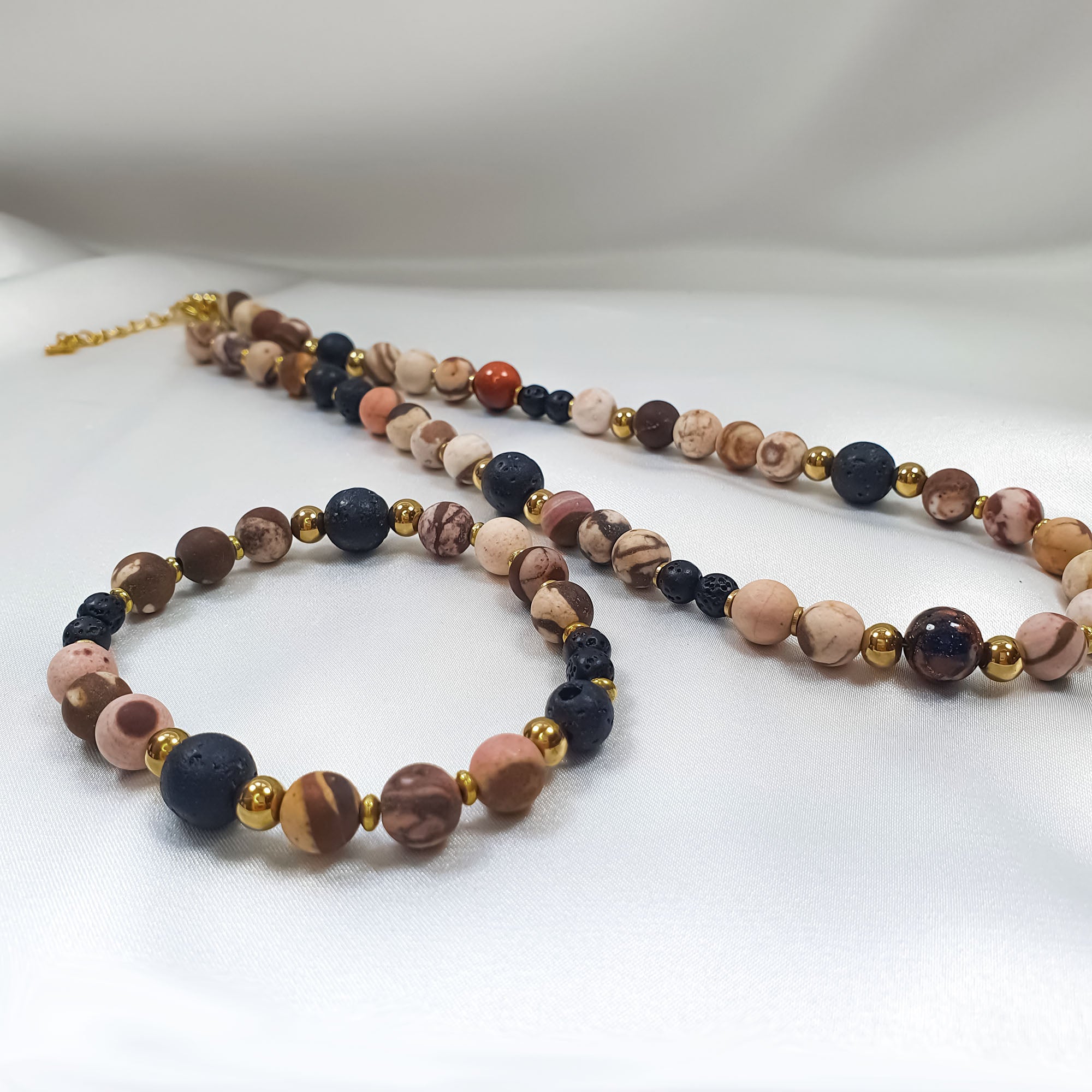 Jaspisa un lavas pērļu rotas ar medicīniskā tērauda detaļām