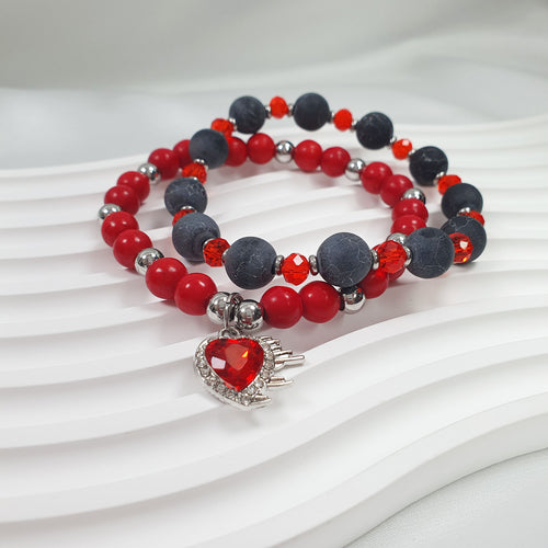 Melna un sarkana aproce ar sirds kulonu