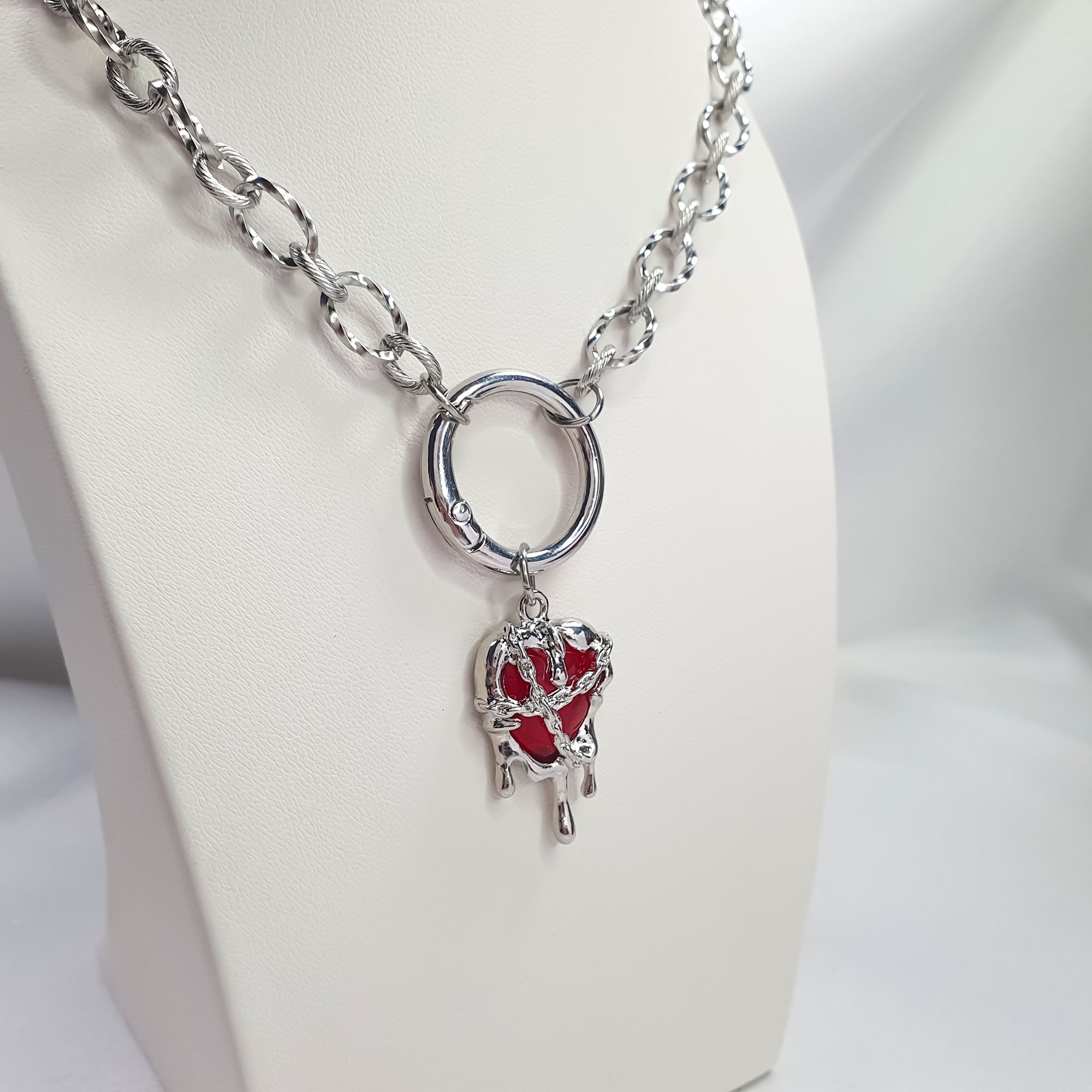 Avantgardiska kaklarota no medicīniskā tērauda ar lielu priekšējo aizdari