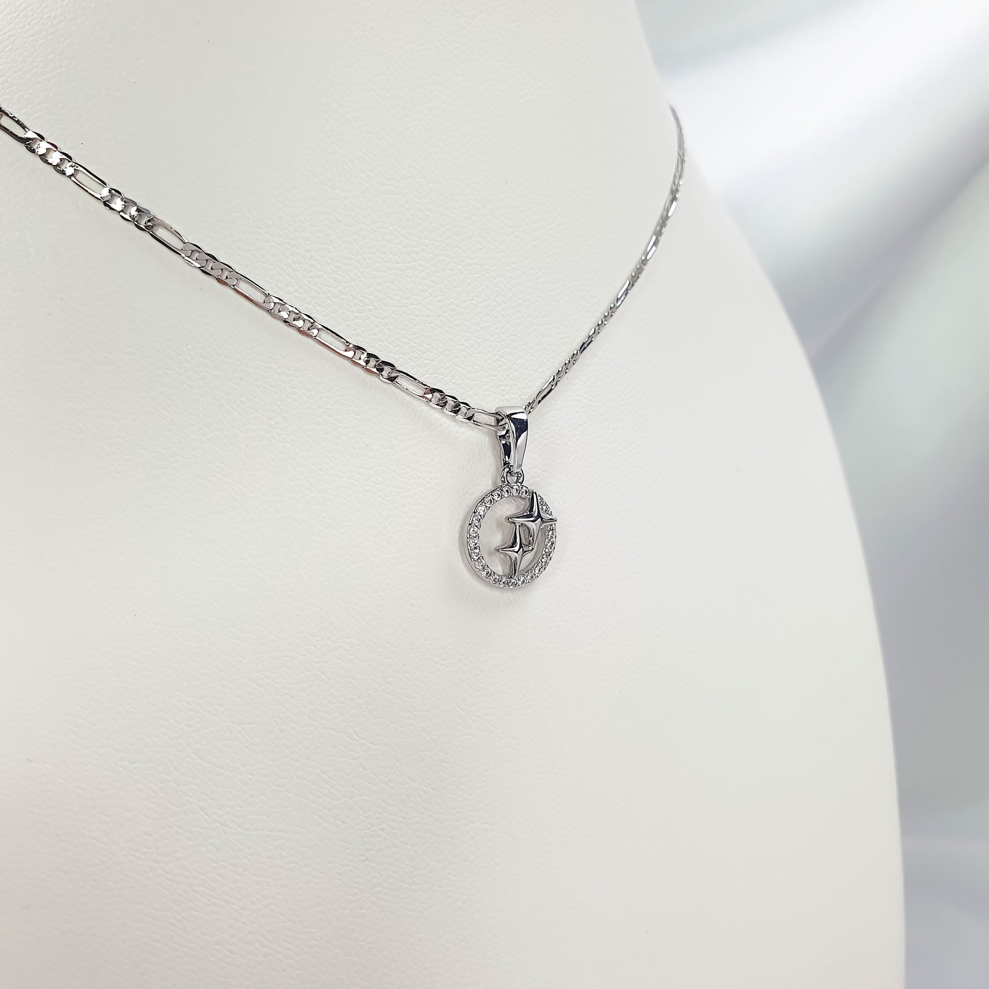 Debesu motīva kakla rota ar sudrabotu mirdzumu 18 mm garumā