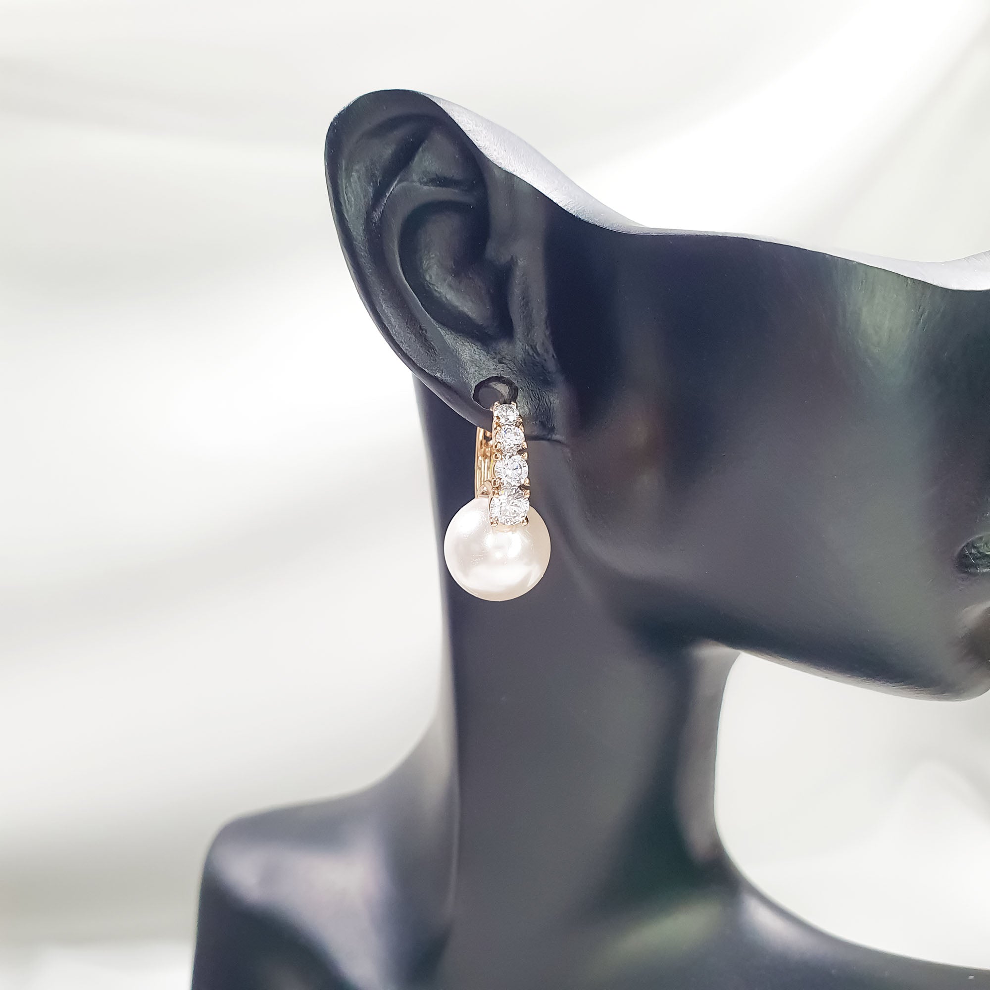 Vakara stila auskari ar 18K zelta pārklājumu un drošu angļu aizdari