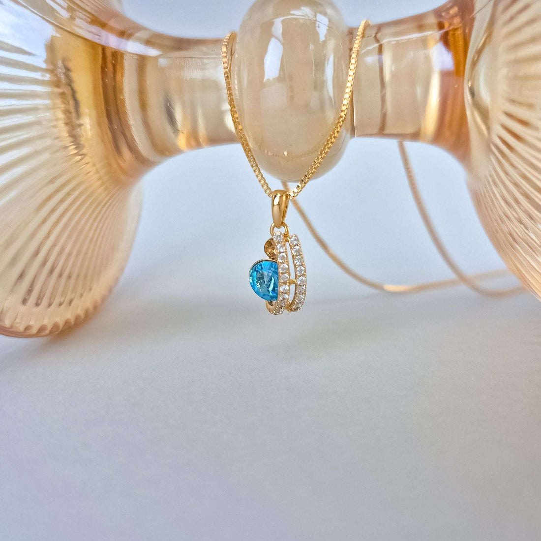 Eleganta sieviešu kaklarota ar zilu un dzintara krāsas Swarovski akmeni