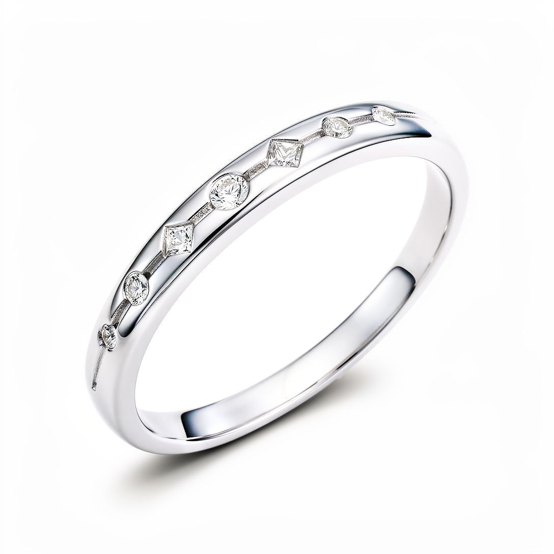 Sudraba krāsas gredzens ar lineāri iestrādātu cirkonu rindu