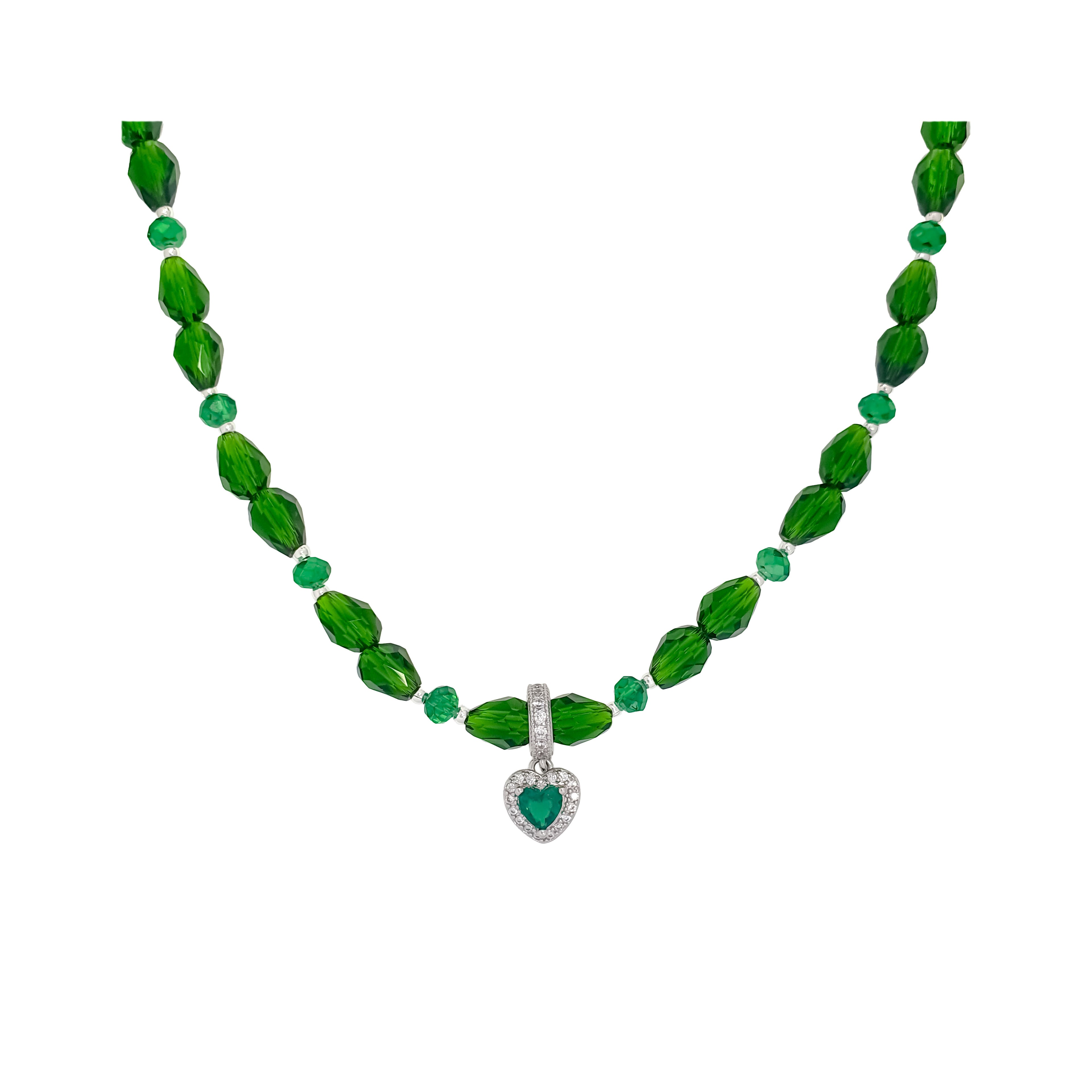 Zaļu pērlīšu kaklarota ar sirds formas kulonu priekšpusē