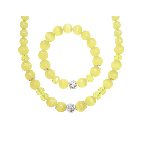 Citrondzeltena kaklarota un aproce ar sudrabotu sirds formas lodi centrā