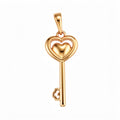 Romantisks piekariņš ar sirds siluetu un atslēgas dizainu